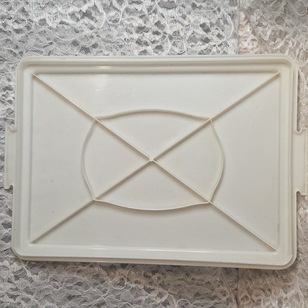 Tupperware: Cake Keeper Container - Picture 5 of 11